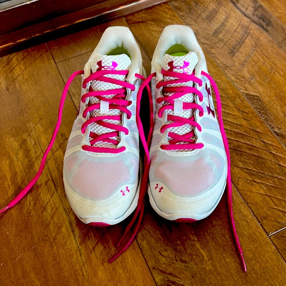 Women under armor shoes Size 9